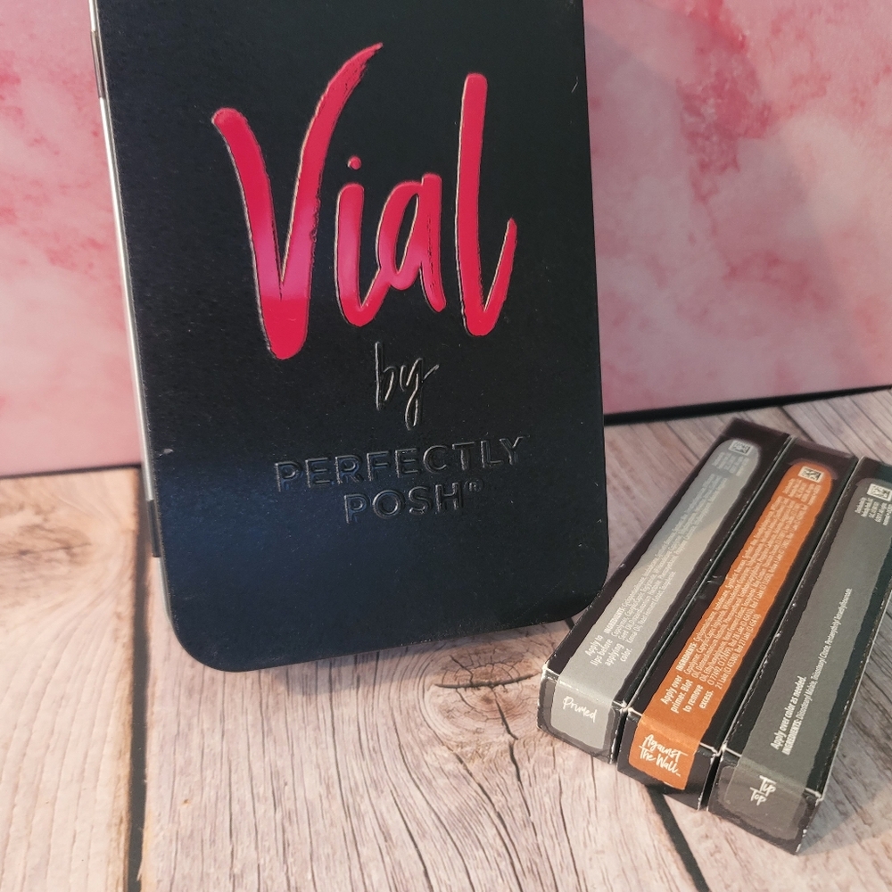 Perfectly Posh Vial Lip Set - Against The Wall